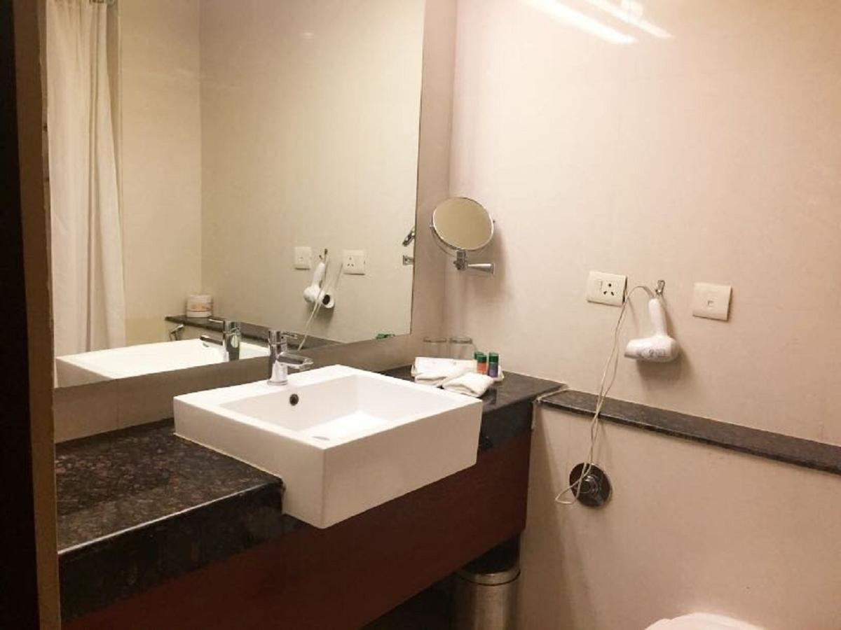Hotel Vista นิวเดลี ภายนอก รูปภาพ